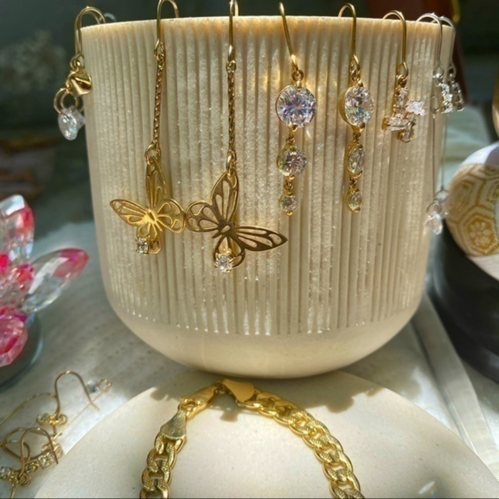 Jewelry - Picture 2 of 15